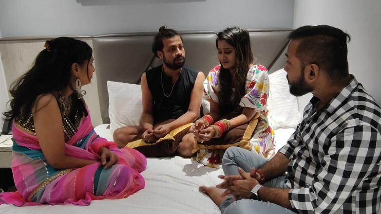 Anjalisingh_sexy: परिपक्व भारतीय आंटी अपने युवा प्रेमी को सेक्स करना सिखा रही है