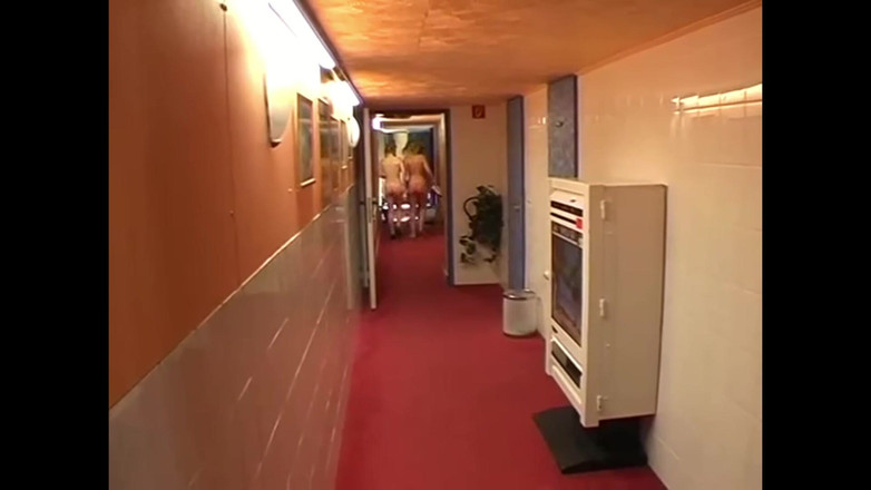 Bisco Birchwood Productions: Mahasiswi ini kepergok lagi dihukum!