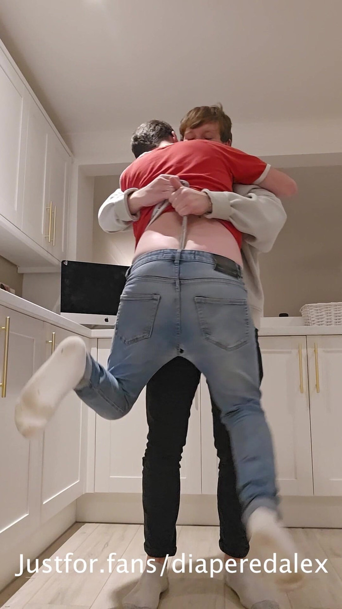 Kinky Alex: Sendo wedgied por um Valentão