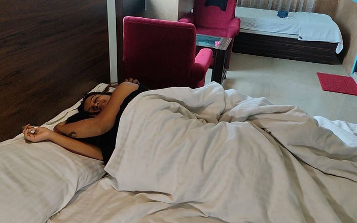 Bollywood porn: Desejo matinal de um casal leva a uma sessão de...