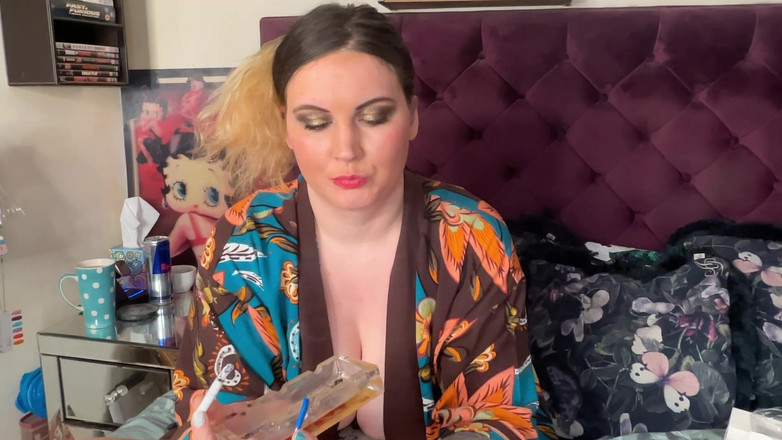 MissFFW: 安堵した娼婦がクリップの合間にタバコを吸う