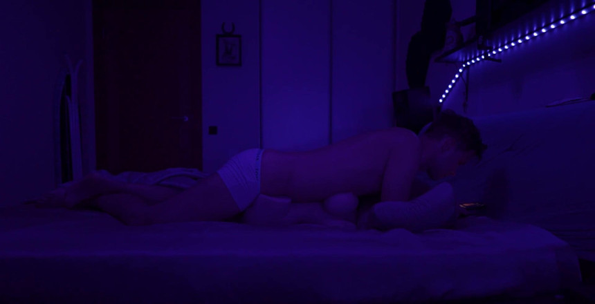 GayDuplo: सेक्स टॉय के साथ खुद को किनारा करना।