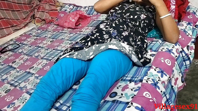 Villagesex91: Une femme au foyer se fait baiser au lit par...