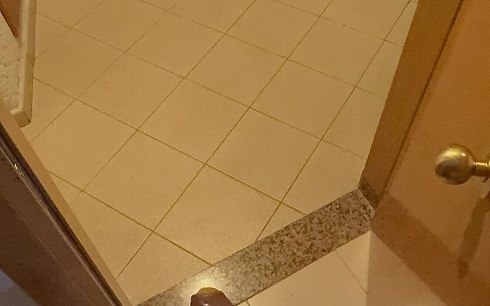 Kadu: Předvádím My Big Dick v hotelu, Kde je pokojová služba?