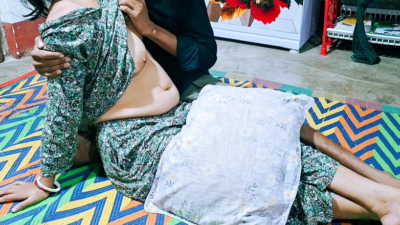 Villagesex91: 初めて私にセックスされた新しい美味しいバージン ああ、夫にあの美味しいセックス