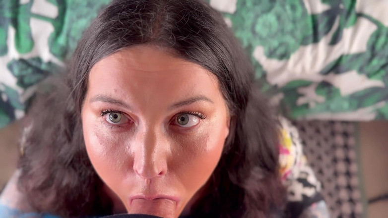 MissFFW: Panna Ffw błaga o Fb do spust w ustach