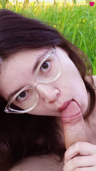 Real Public Sex with a Slim Brunette Outdoors Among Greenery on an Early Sunny Clear Morning with Sensual Penetration