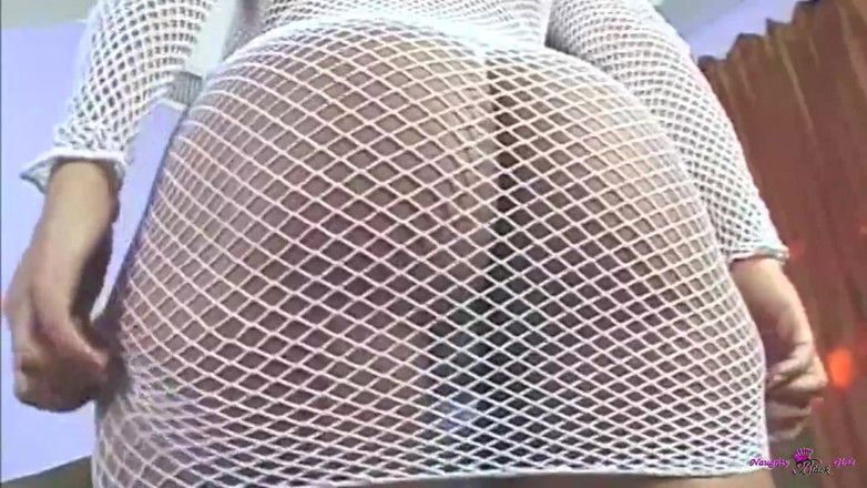 Naughty Black Girls: Si jalang putih gemuk yang cantik ini menikmati dos hariannya...