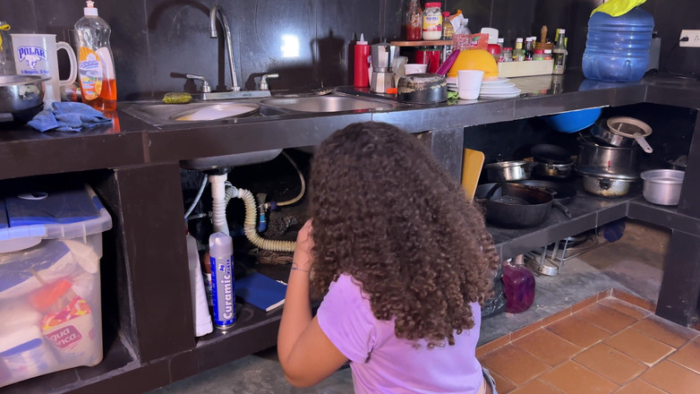 SugarPose: Непонятный сантехник Cassandra пытается починить трубы