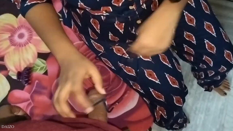 Daizo Premium: Bhabi berpantat besar dikongkek dalam gaya desi menelan air mani