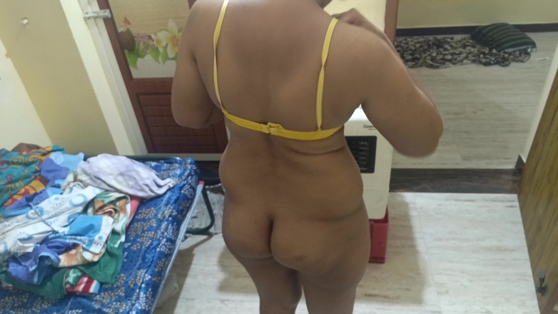 Apple baby: Ateşli yapı ev hanımı banyo yapıyor viral video