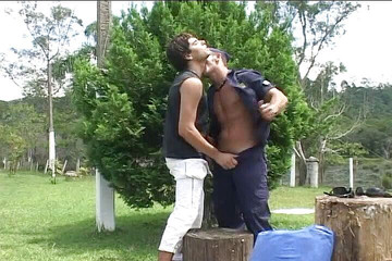 Bad Boyz: Slam in nature these two cute boyz