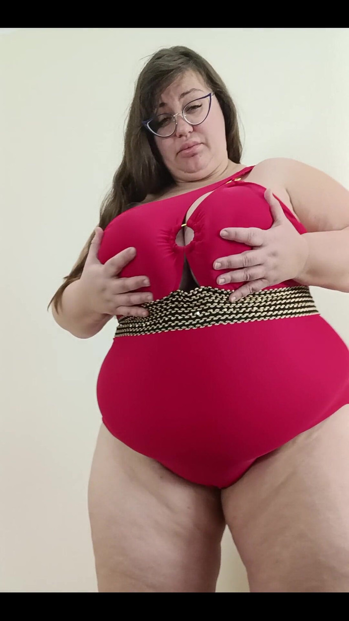 Nina Doll: Áo tắm màu đỏ mới