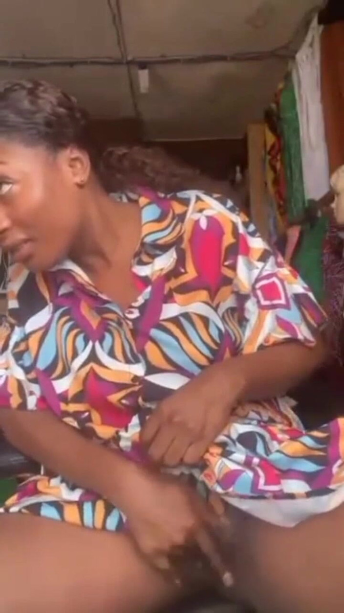 Me and my new slut: Mama excitată se masturbează în magazinul ei, public masterbation Sugar Mama