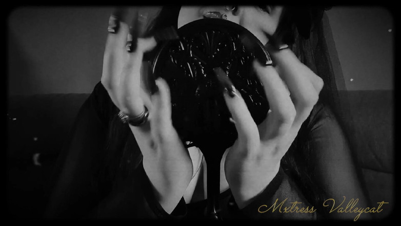 Mxtress Valleycat: Tujuh Hari Untuk Menjadi Budakku