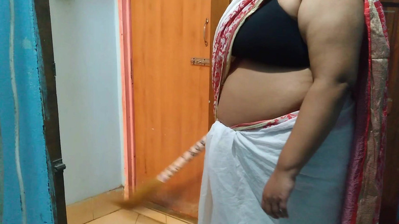 Aria Mia: ¡Me follo a la madrastra milf caliente de mi mejor...