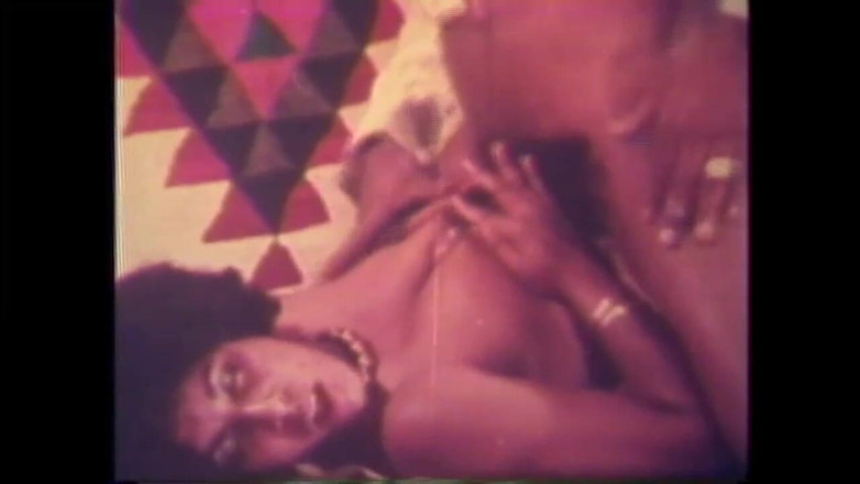 Vintage megastore: Americana interracial vintage foda para uma buceta preta e um...