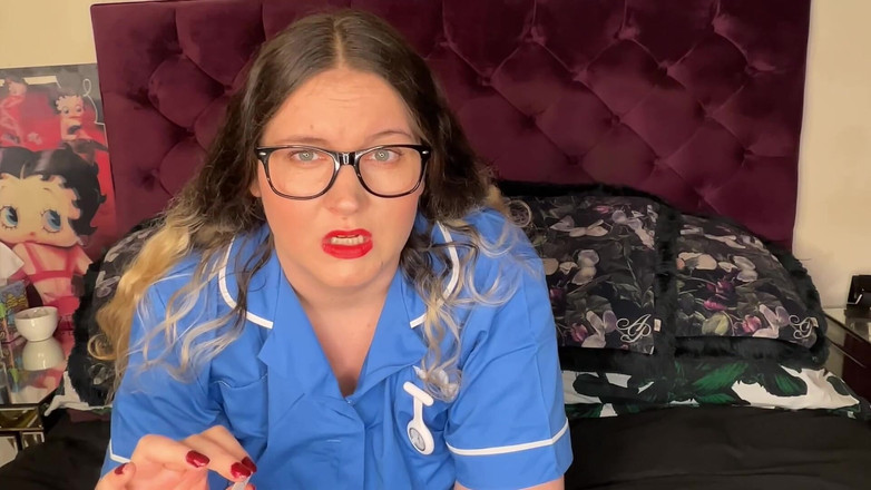 MissFFW: Hemşire ffw ezikle iğneli yarakla alay ediyor