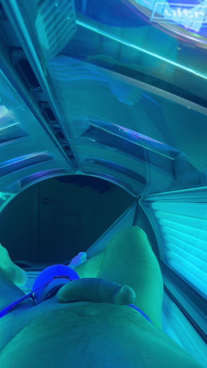 HotnHorny: Gorąca napalona w solarium