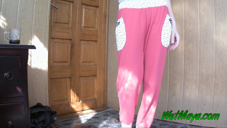 Wet Maya: Pee standing