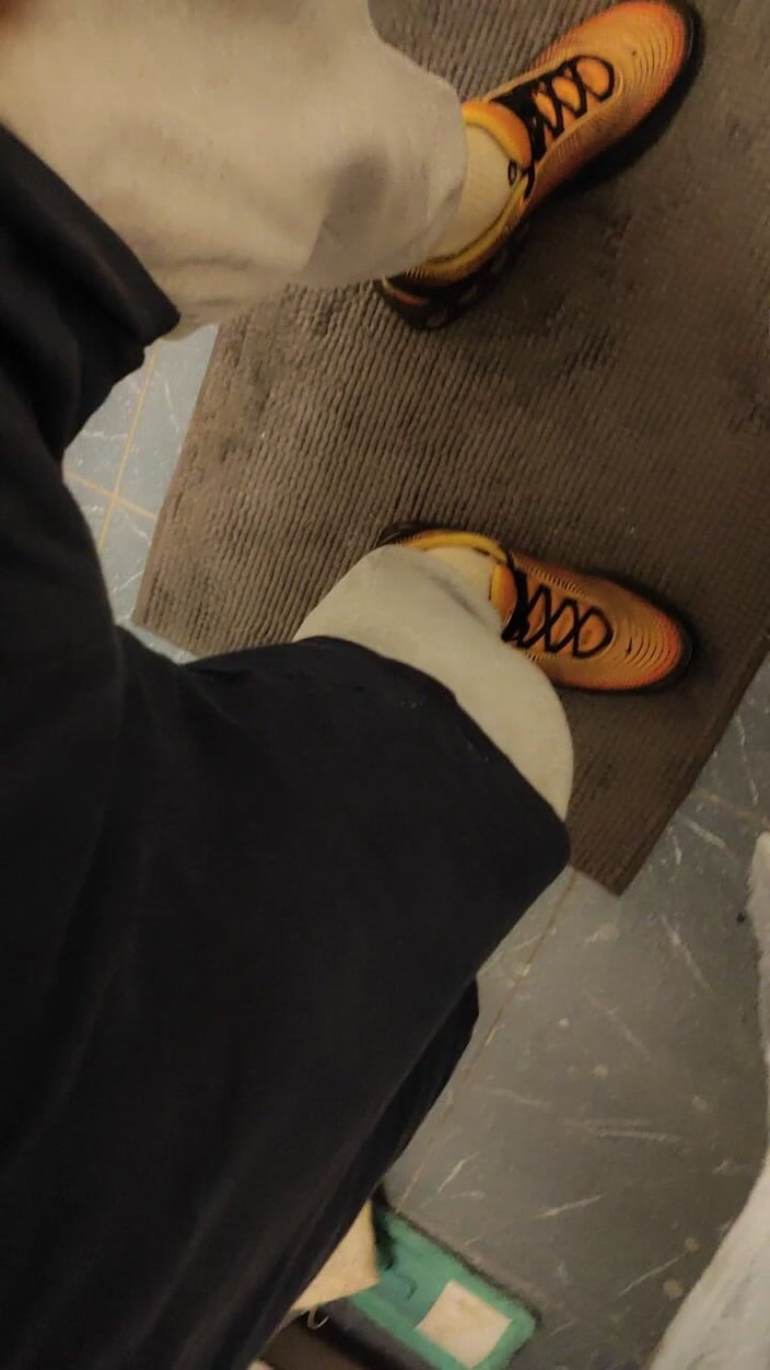 SmokedAlloy2: Dirtyjunkbro di toilet penuh dengan kencing, kaus kaki bau, dan...