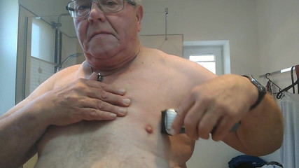 Karlchengeil: Shaving My Tits