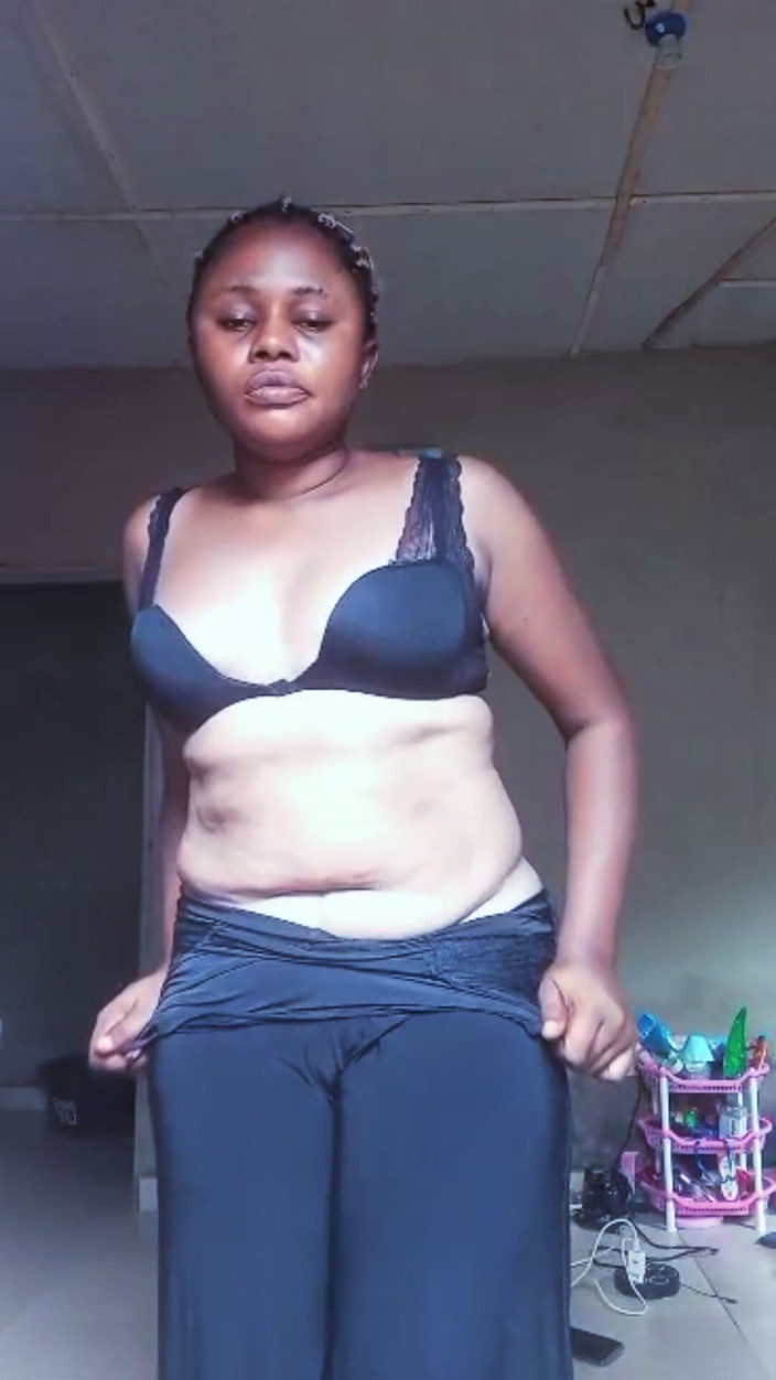Lovelee: Nigeriaans meisje sqirting op de livestream