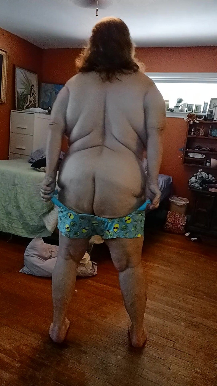 BBW nurse Vicki adventures with friends: Putting on My Blue lemon boy shorts and rest of...