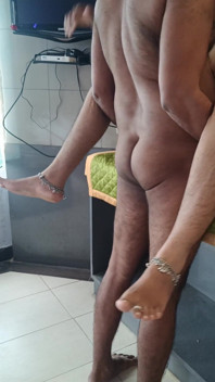 Balayı çiftleri otel masasında romantizm yaşıyor ve sikişiyor