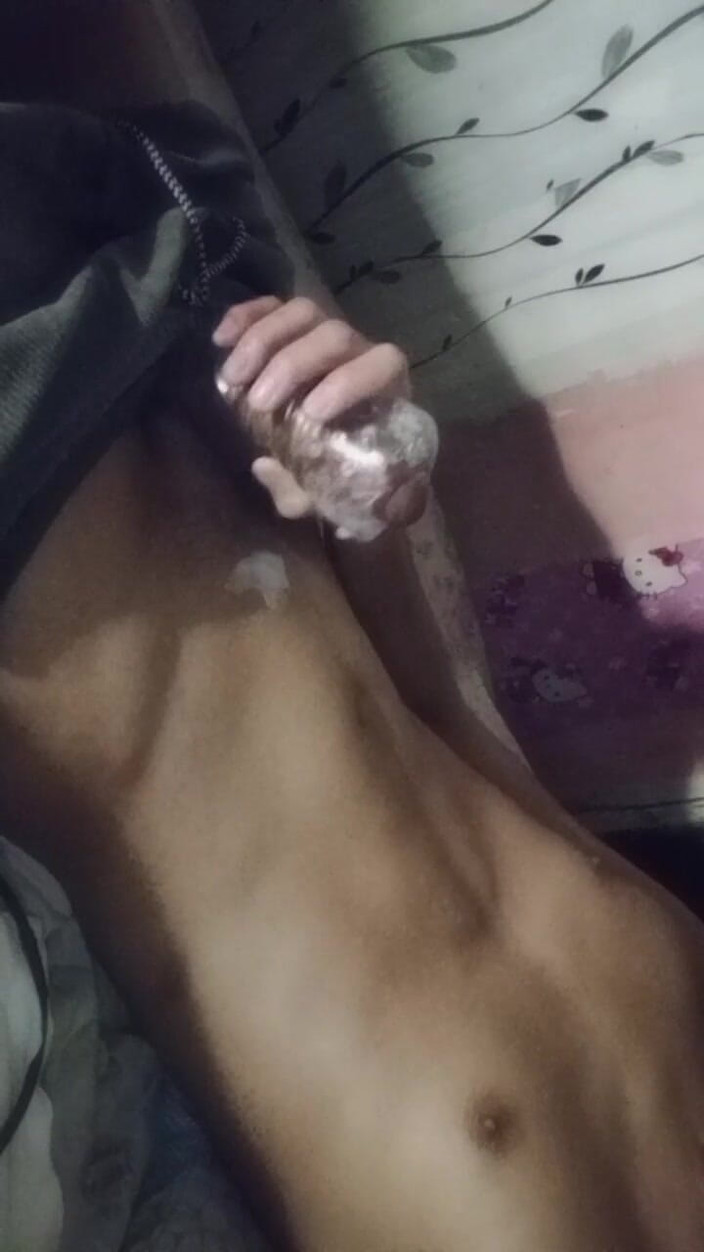 Sunflower Baby 69: Lagi asik muasin memeknya pakai mainan seks favoritnya