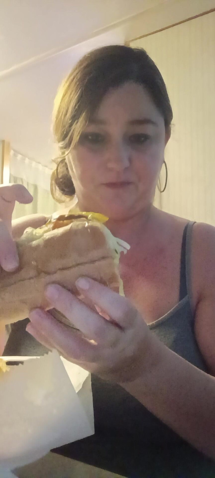 GoddessKristy00: Göttin isst pizza