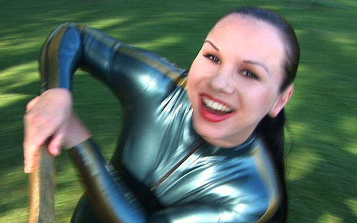 Lydia Privat: Bộ đồ latexcatsuit màu xanh lá cây mới của tôi