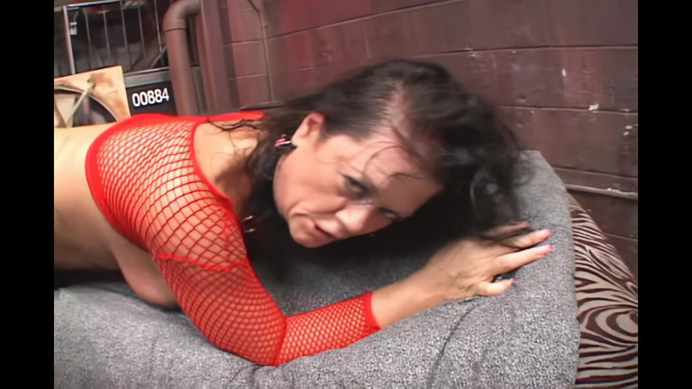 Blitzporn: De’bella: Un Couguar À Frapper Fort