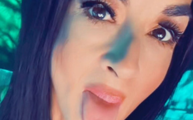 Mia 69: Jugar travieso en el campamento