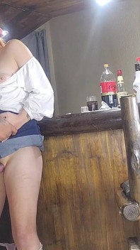 18 år gammal får stor styvpappas kuk i en riktig liten tight fitta