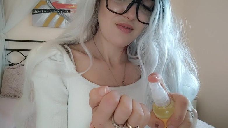 savannahamatoriale: Stepmother masturbates you