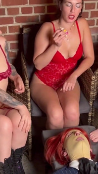 French Pegging - Fumatori Femdom E Sissy Ridotti a Posacenere Umano