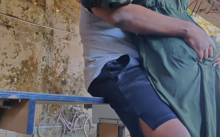 Hope Love: Schöne frau in einem verlassenen gebäude ficken