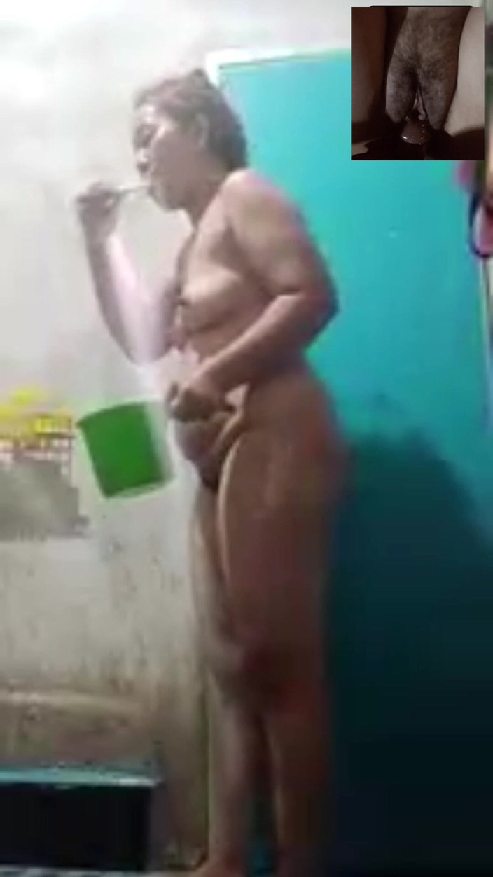 rajahutan44: Красивая обнаженная, принимаю душ, заставляет меня очень возбуждена