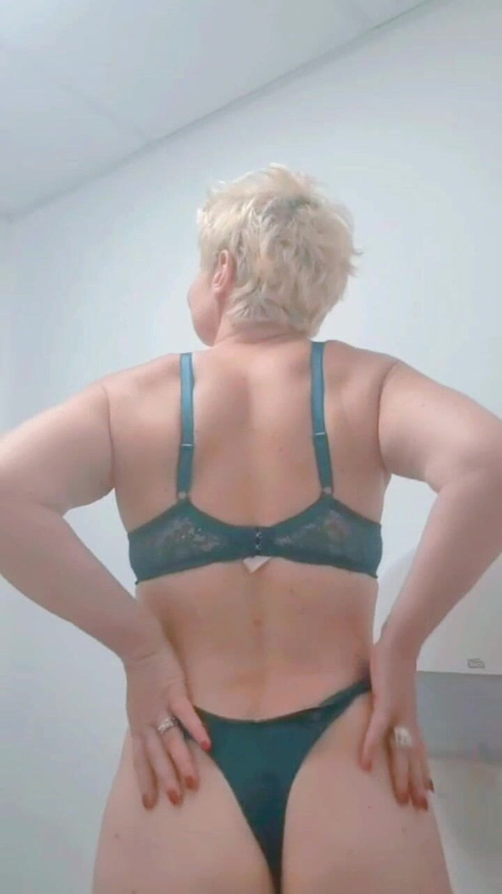 Sofy13: Na záchodě