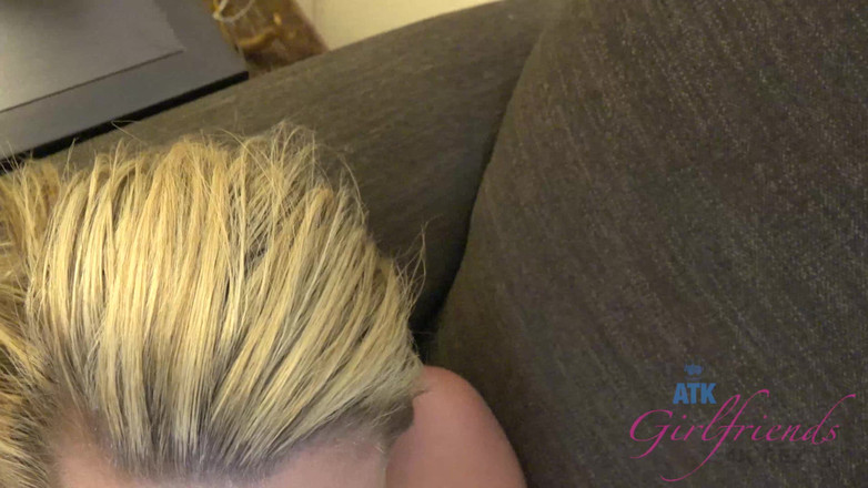 ATK Girlfriends: 布鲁克洗完澡后太饥渴了