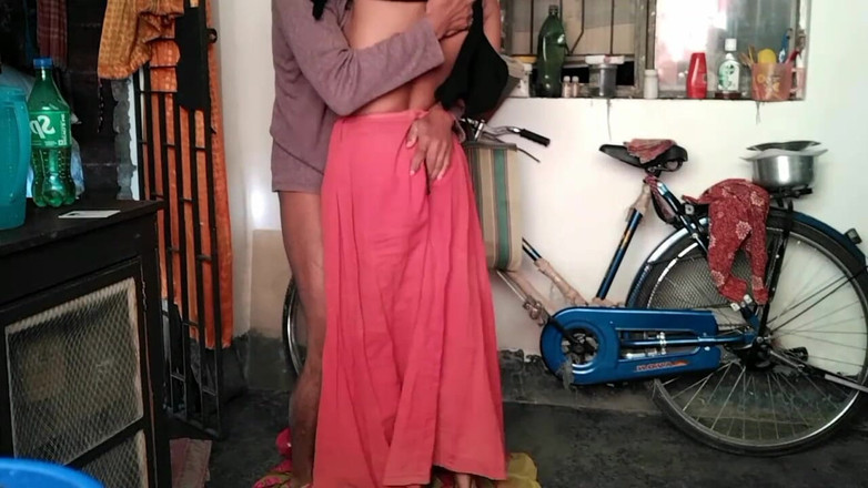 Fantacycutting: Kiedy Village Bhabhi była sama w domu, sąsiad szwagier ją...