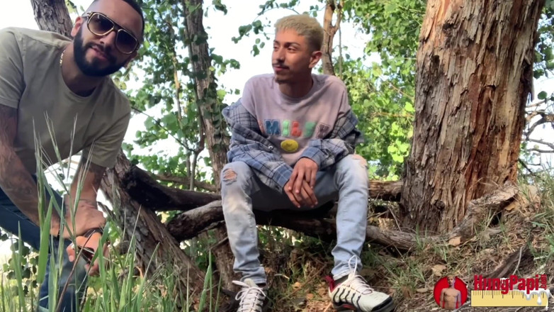 Hung Papi: Chudy Twink szarpie ciosy Ogromny ładunek publiczny złapany