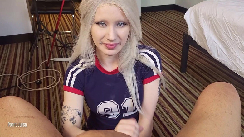 PornoJuice: Petote blondynki uwielbiają czcić czarnego penisa