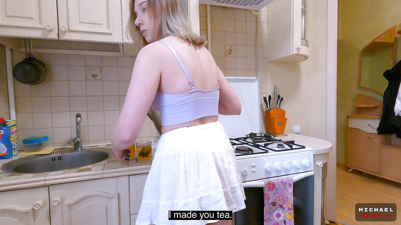 Michael Frost Pro: 義理の姉が義理の兄に彼女の口に射精するように頼む