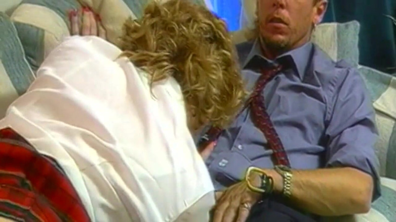 Goldenxtapes: Geile blonde milf wordt gevingerd en hard geneukt