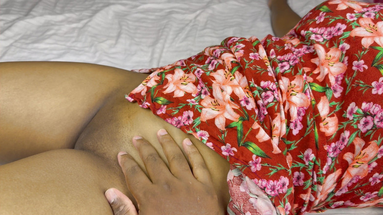 Aathiyaa: Sorellastra scopata dal fidanzato