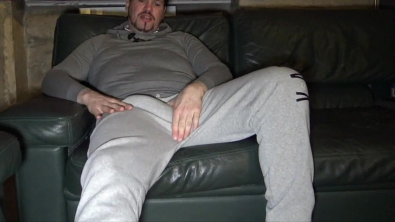 FRENCH AMATORS SEXTAPES: A Very Big Cock Fucks Her Ass