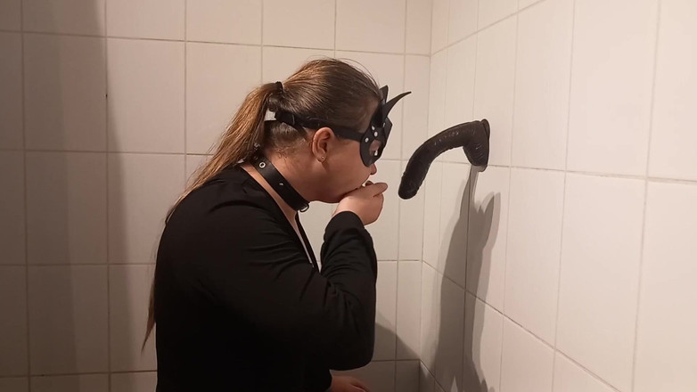 Elise Woods: Sissy berlutut menikmati besar