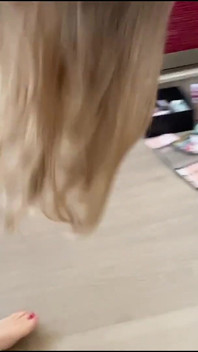 Reine de la pisse blonde 6 moments dorés dans la maison